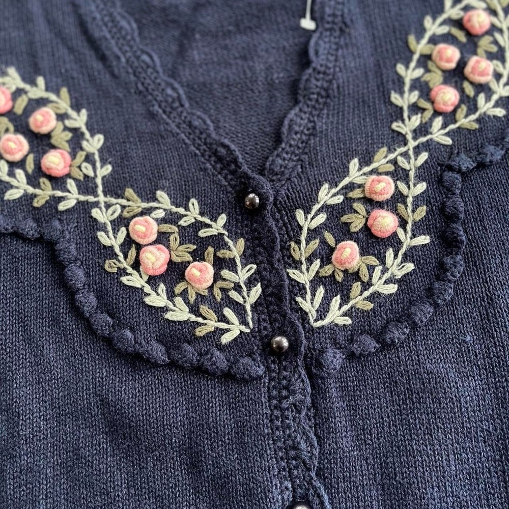 Vintage Maggie Lawrence Collection Navy Knit Pink Embroidered Flowers Sweater - Picture 5 of 6